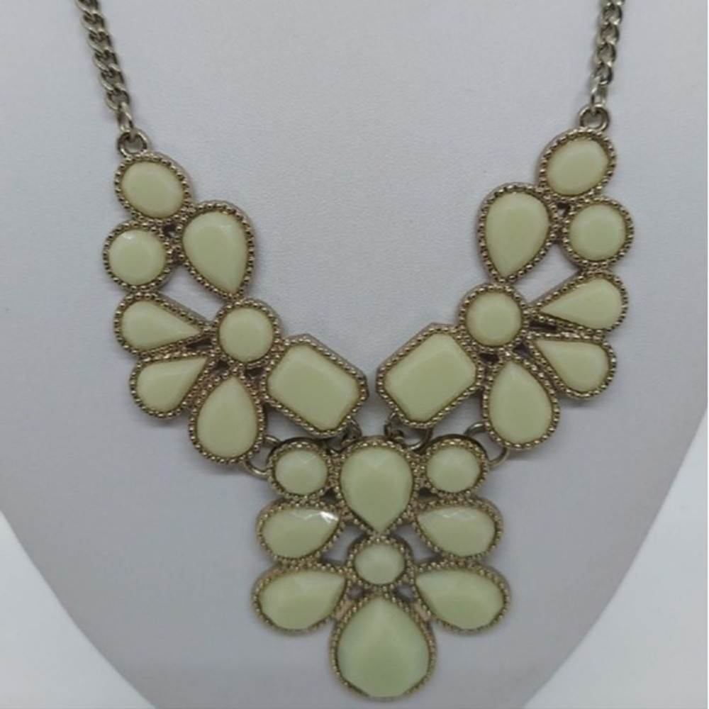 Claire's‎ statement necklace